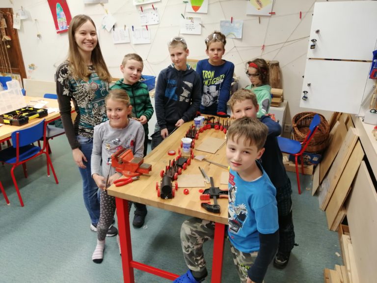 Lata vítá dobrovolnici Ekaterinu z Ruska